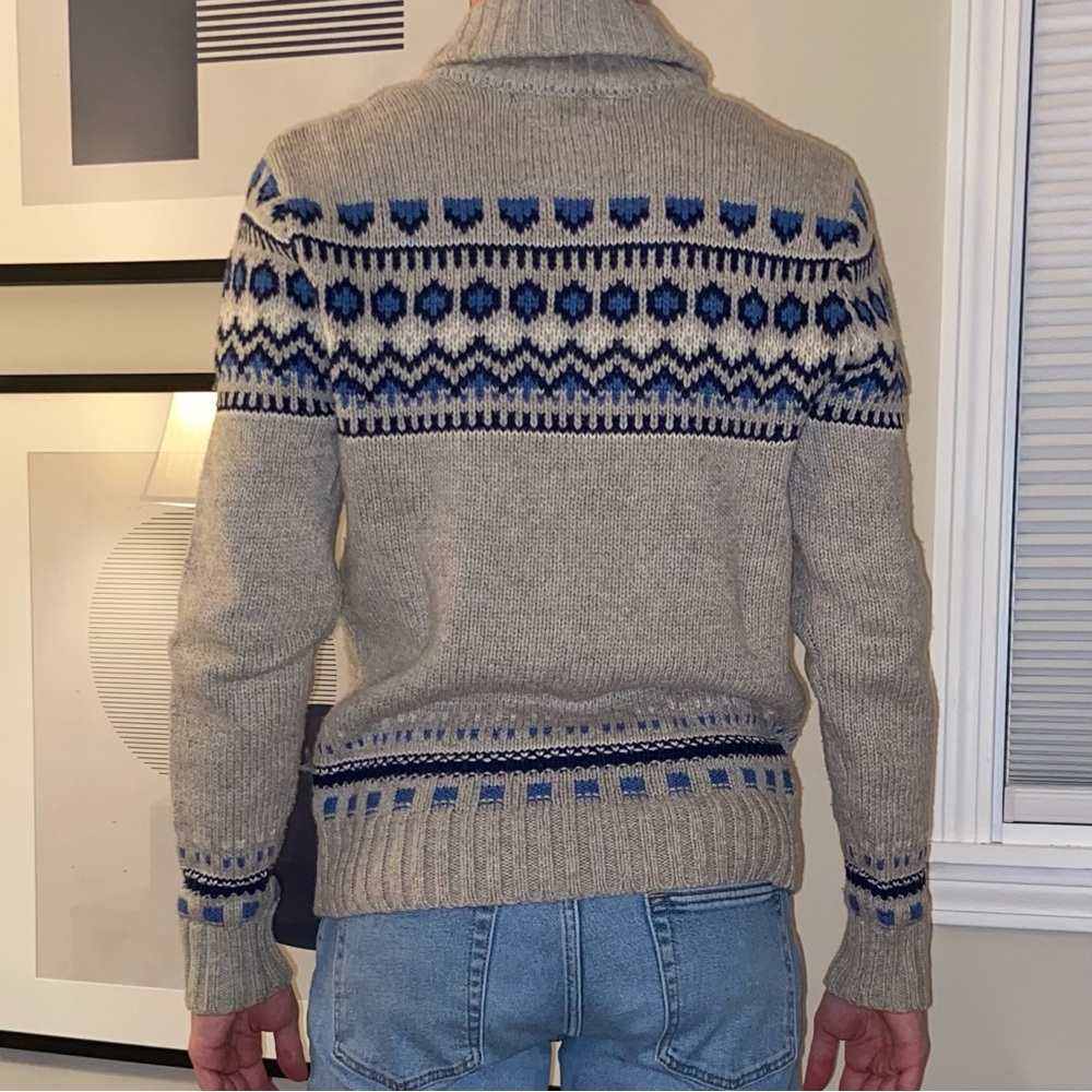 American Eagle Grey Patterned Sweater (Size Small) - image 3